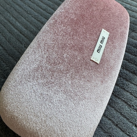 Miu Miu Blush Velvet Eyewear Case - Picture 5 of 10